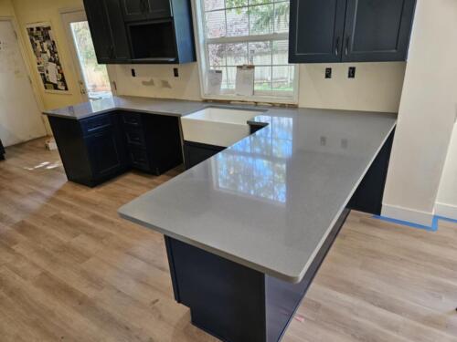 Apron front sink with grey quartz countertops in northern Utah