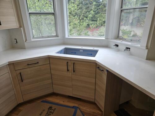 Marble like Quartz Countertops in Kitchen Renovation